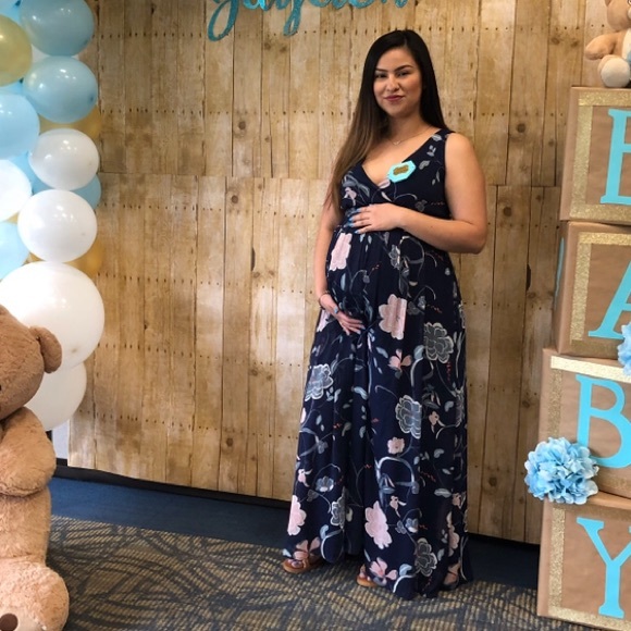 Dresses & Skirts - Maternity dress